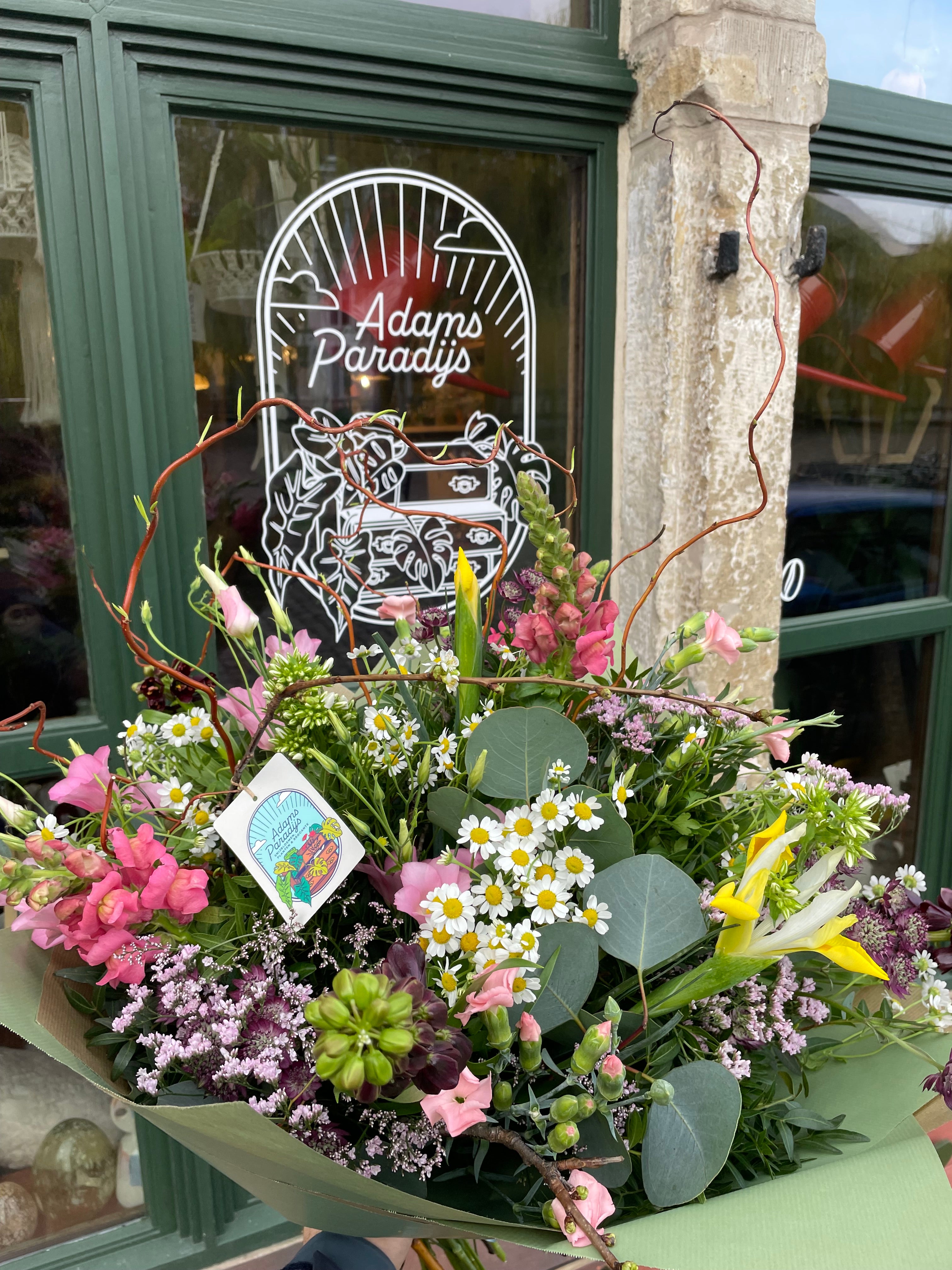 Wild boeket met veldbloemen